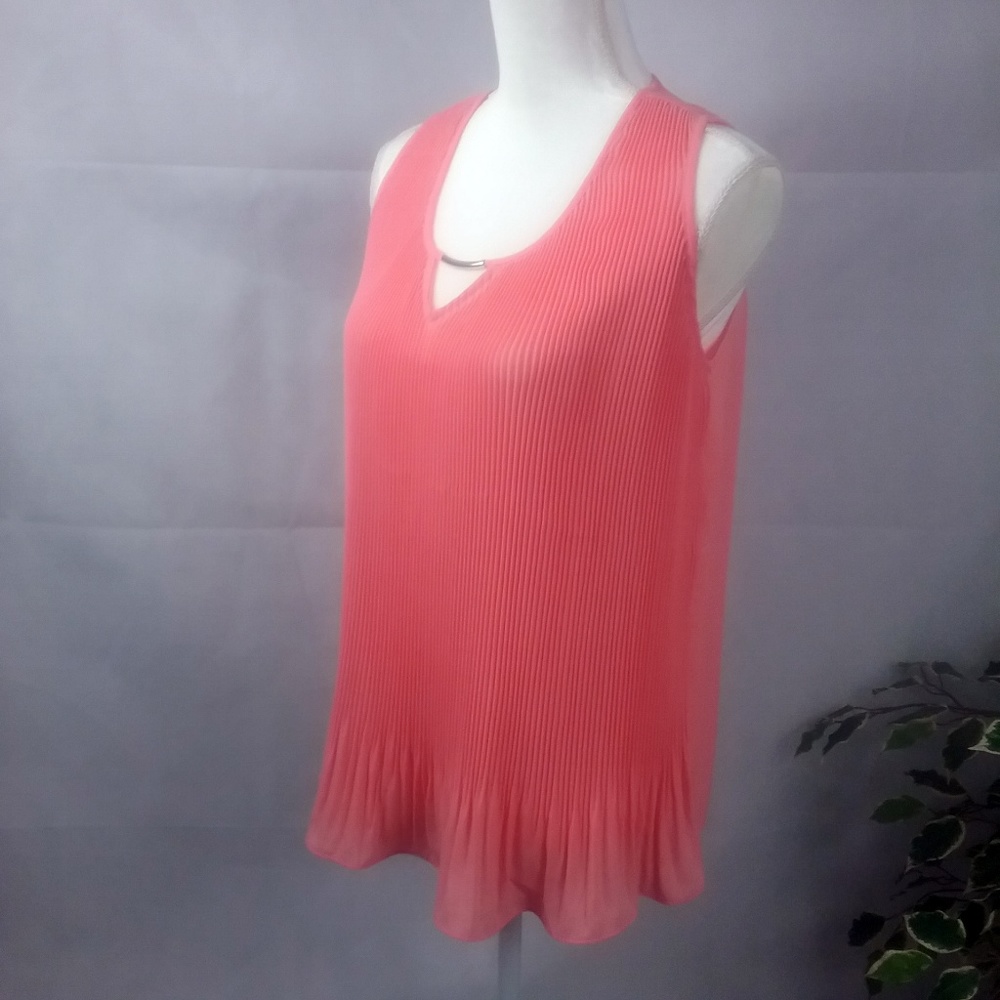Est. 1946 Women's Peachy Ribbed Ruffle V Neck Wide Strap Shell Shirt Blouse Tank